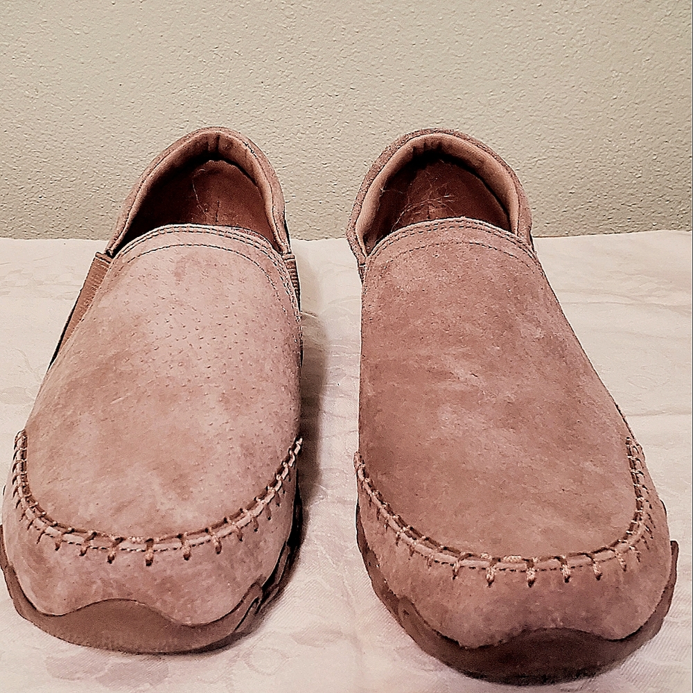 Sketchers, suede, slip on, mushroom color
